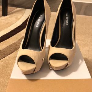 Call it Spring nude pumps